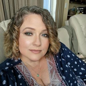 Meet your Posher, Deshone